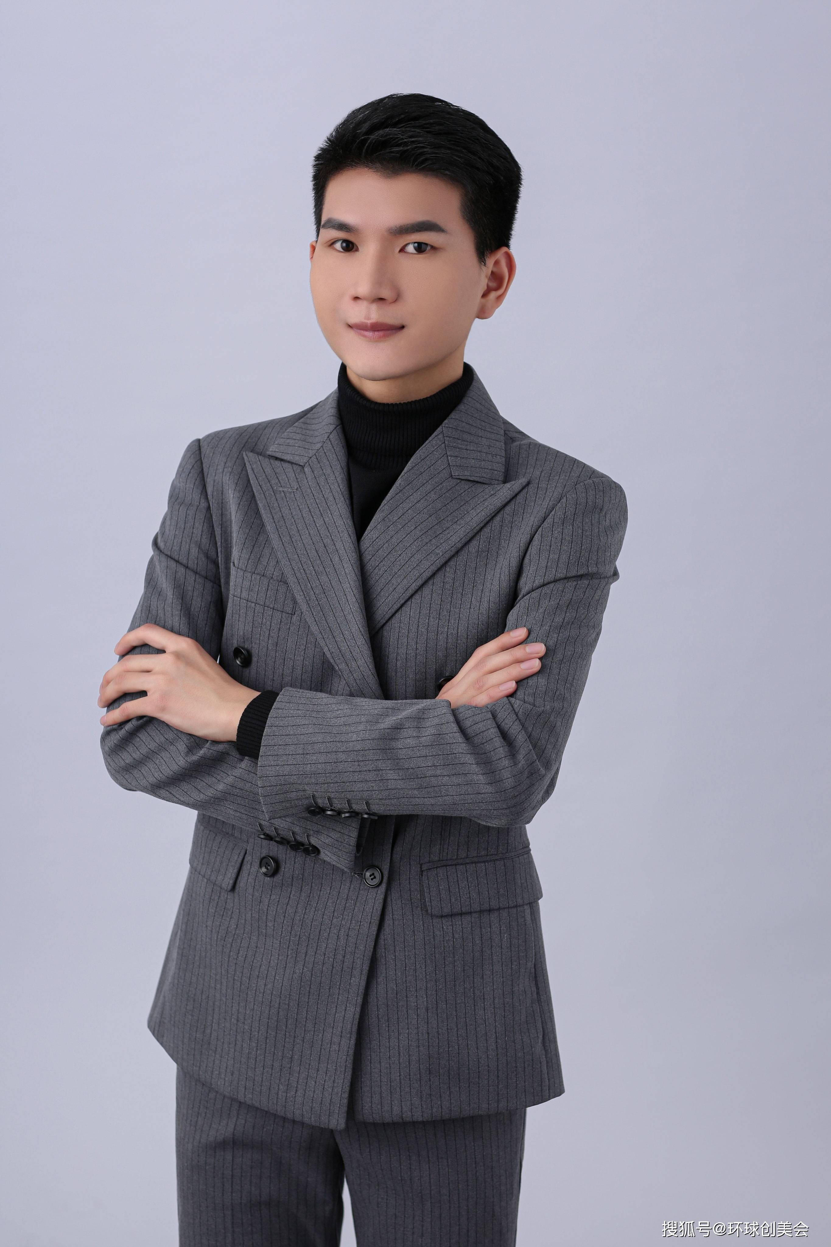 邹琼华 视觉与舞美负责人